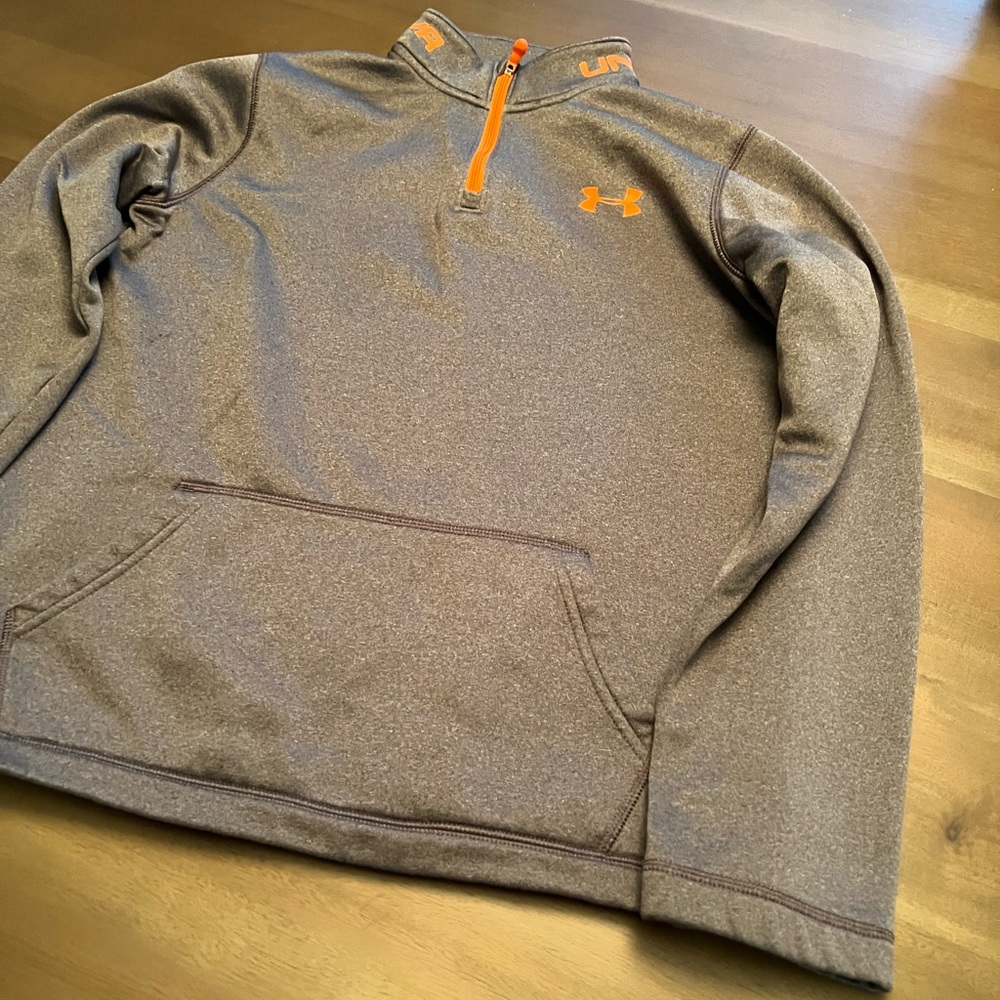 Zip top Under Armor gray sweatshirt